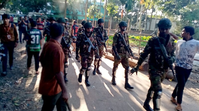 চট্টগ্রাম বিশ্ববিদ্যালয় এলাকায় যৌথবাহিনীর অভিযান শুরু